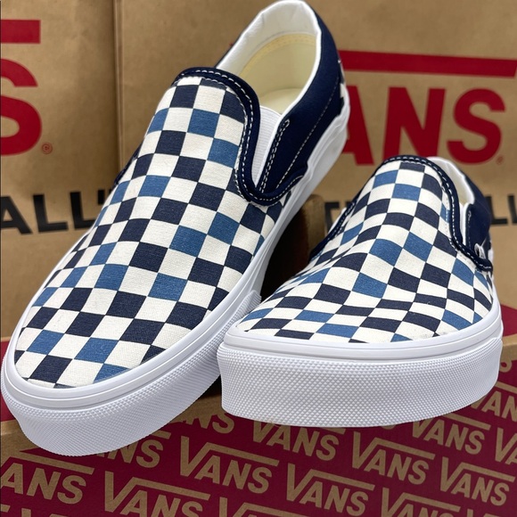 Vans Men’s Blue Checkerboard Classic Slip-On
Tri-Tone Check Navy
VN000D5PBX9 - Picture 7 of 16